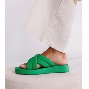 Beach by Matisse Piper Sandal Kelly Green Size 9 Cross Plush Free People